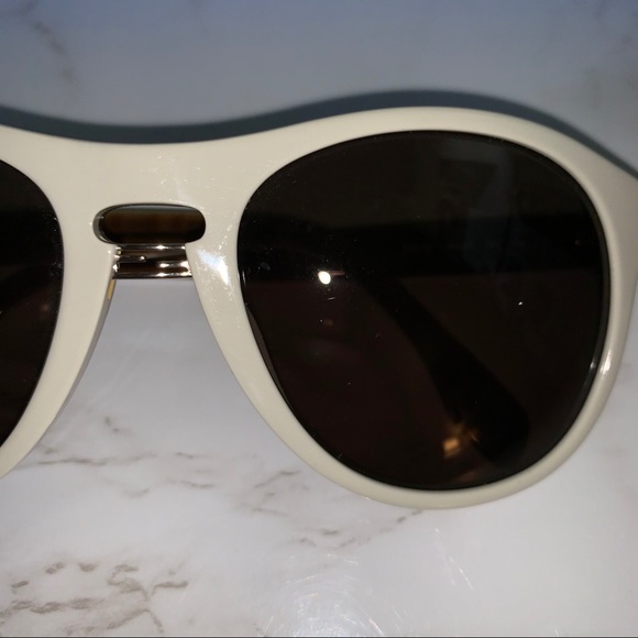 Fendi Aviator Style Sunglasses - Picture 5 of 16